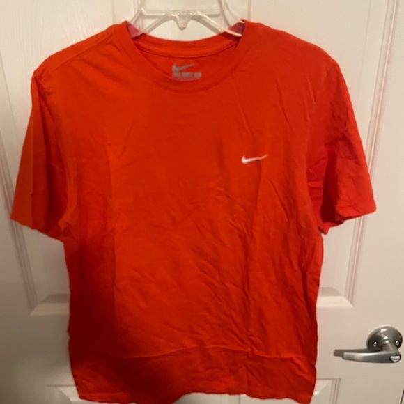 Orange Nike tshirt for working out and running. - Picture 1 of 2